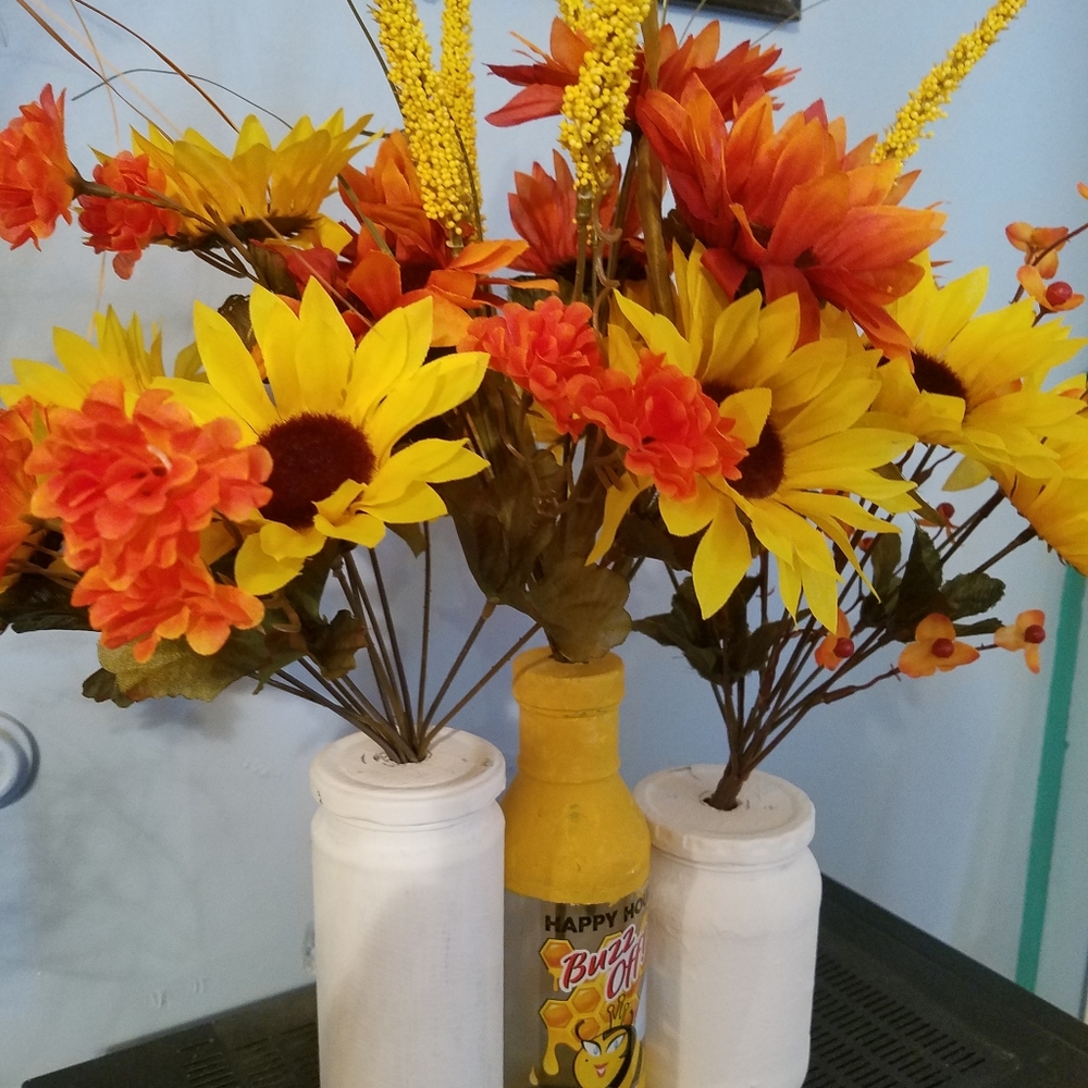 Set of three hand-painted silk floral arrangements - Picture 2 of 8